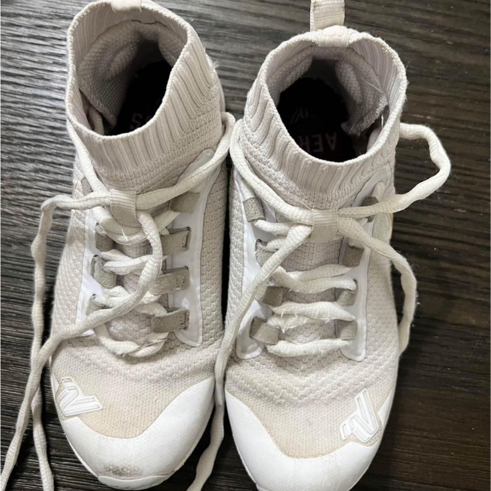 Varsity 2Y cheer shoes